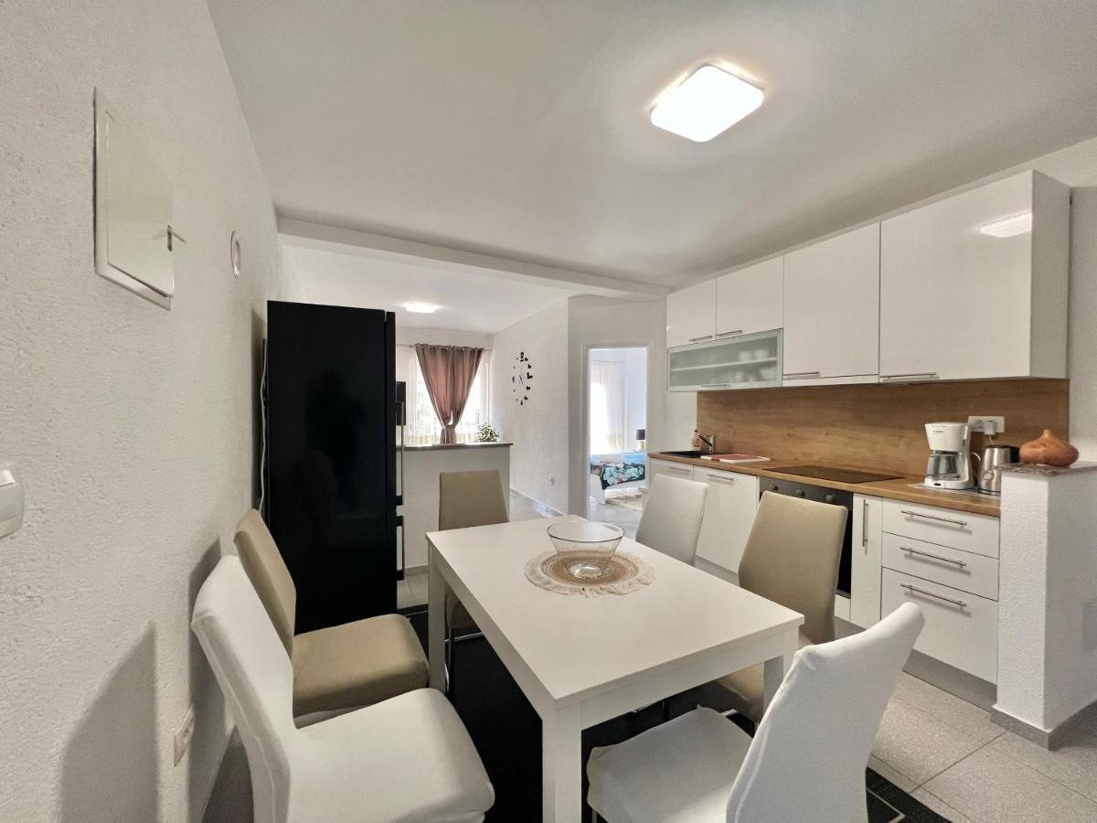 דראמליי Apartmani Ana מראה חיצוני תמונה