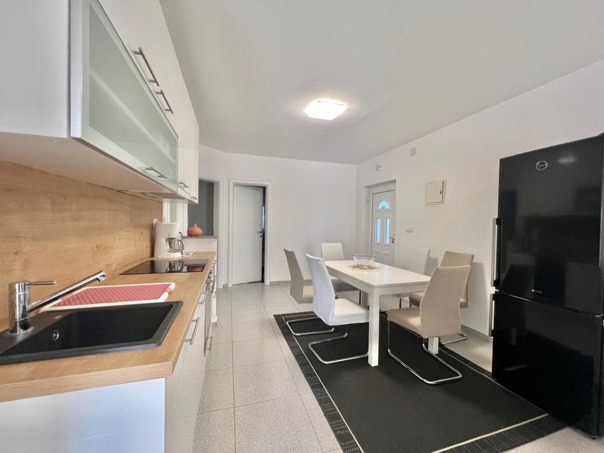דראמליי Apartmani Ana מראה חיצוני תמונה